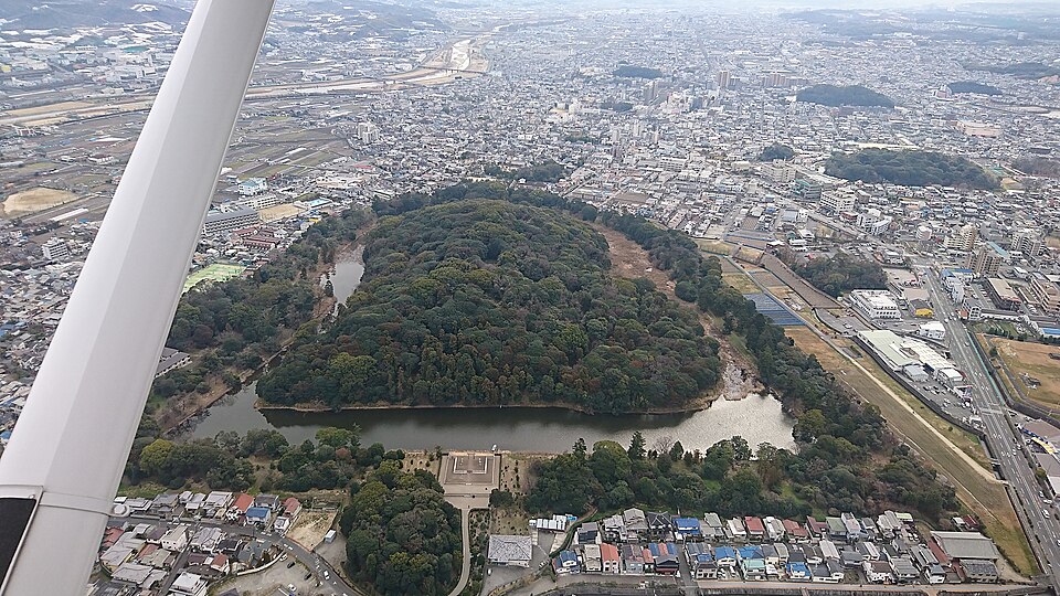 応神天皇陵古墳（誉田御廟山古墳）の航空写真