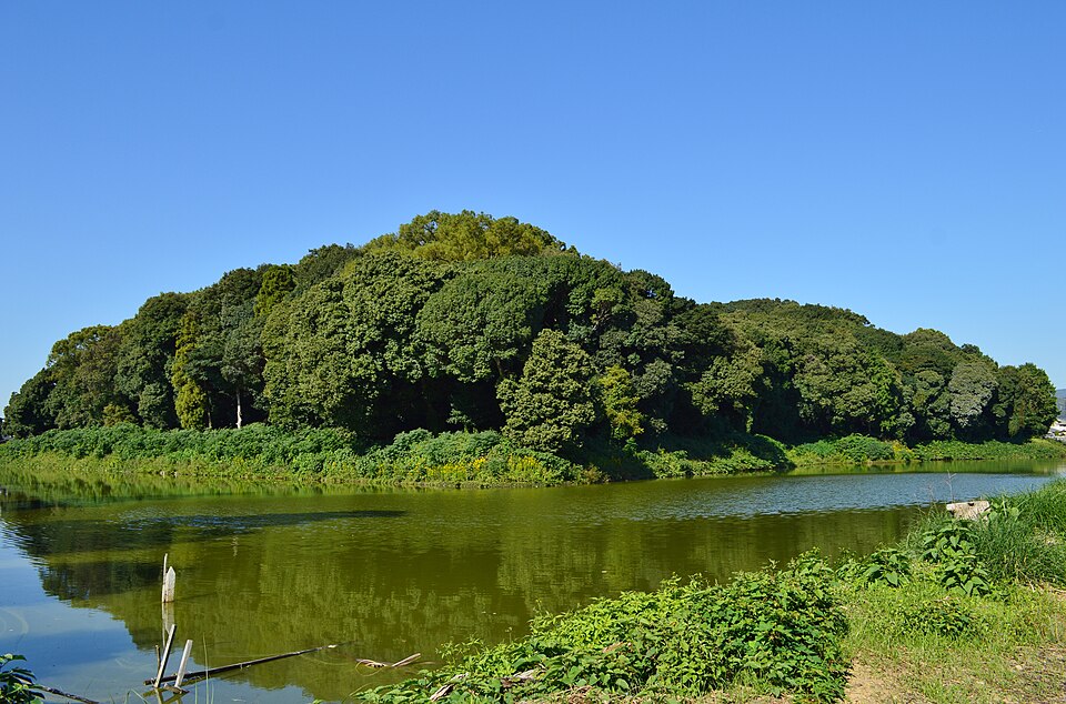 太田茶臼山古墳の写真