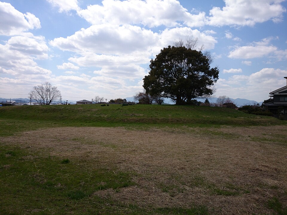 纒向石塚古墳の写真